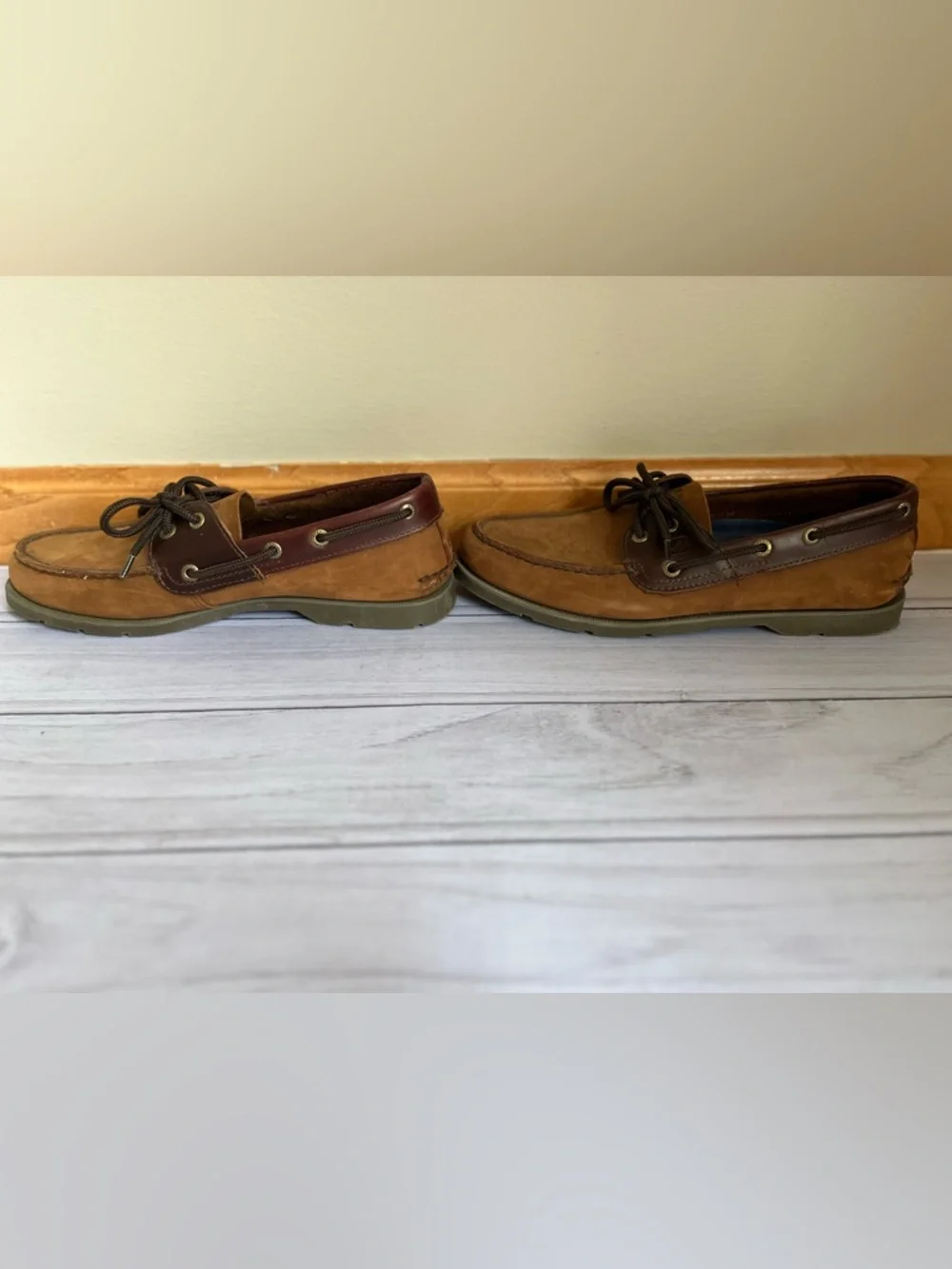 Men’s Sperry top sider Leeward 2 eye 2 tone brown leather boat shoe. Size 8.5